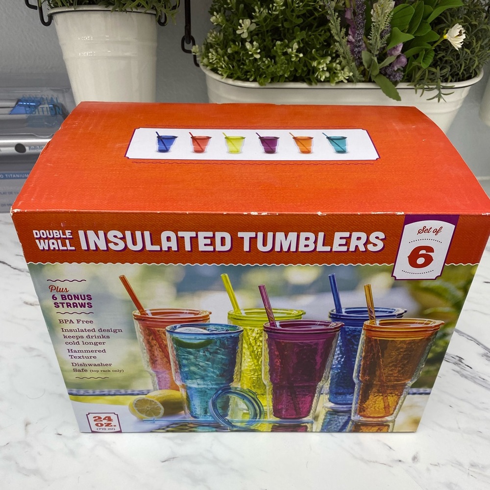 Box of 6 insulated tumblers.